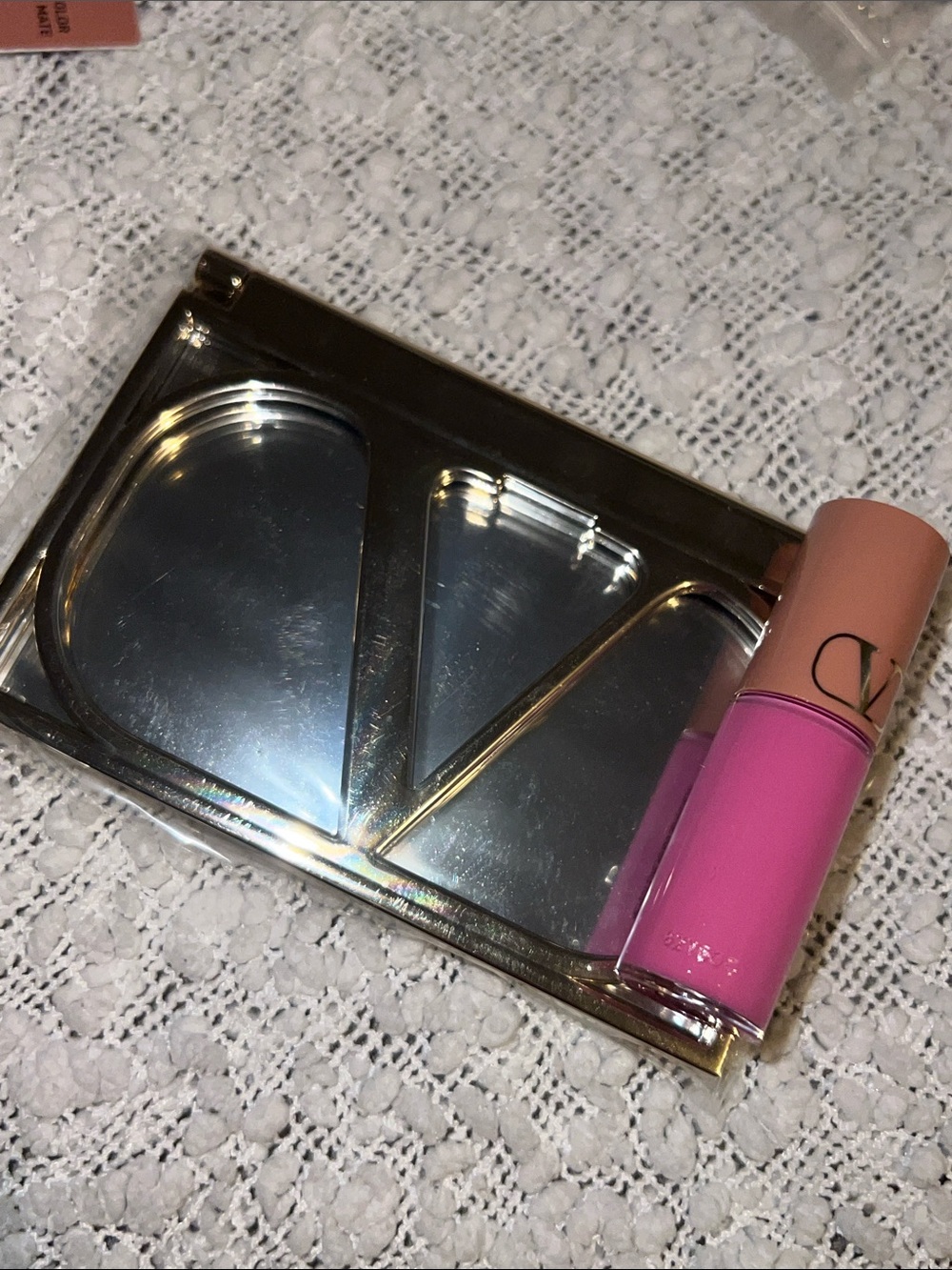 Valentino Beauty Compact Mirror & Valentino Liquirosso Lip & Blush Blur Liquid - Picture 5 of 6